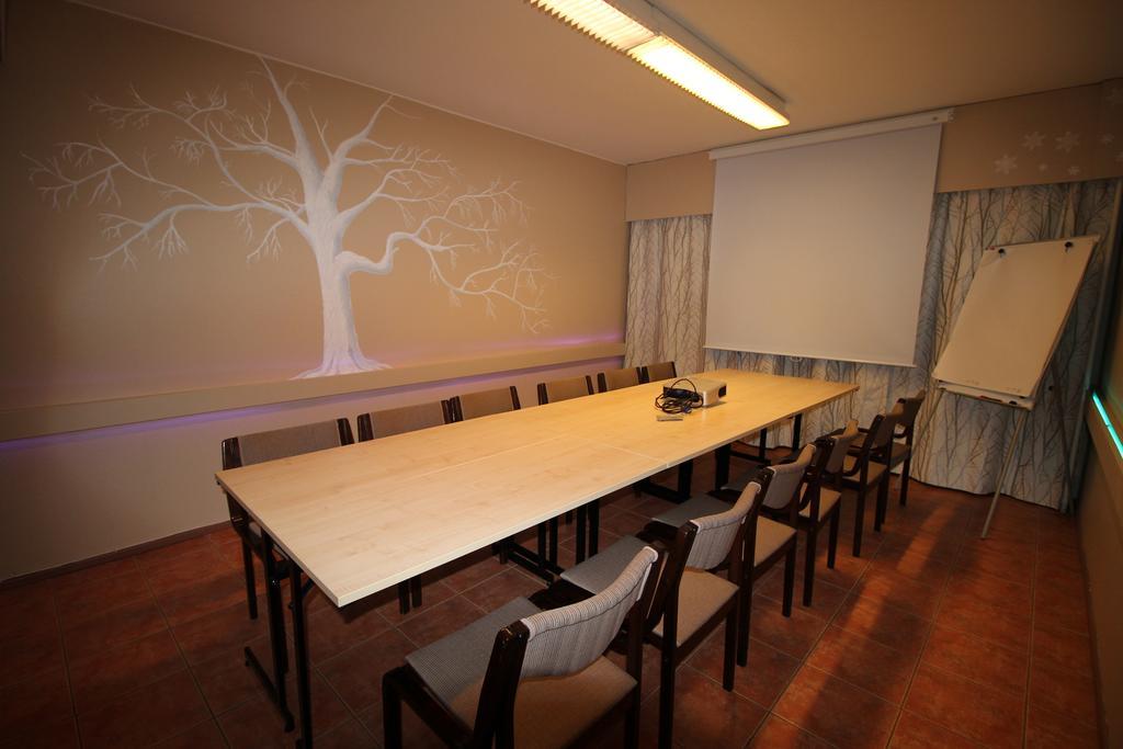 Hotel Aakenus Рованиеми Экстерьер фото